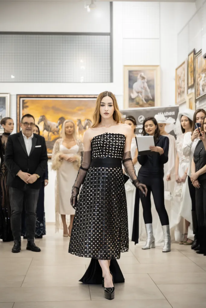 Илияна Борисова в тоалет на Ивет Бианки. Фото: Академия за мода / Петър Станев