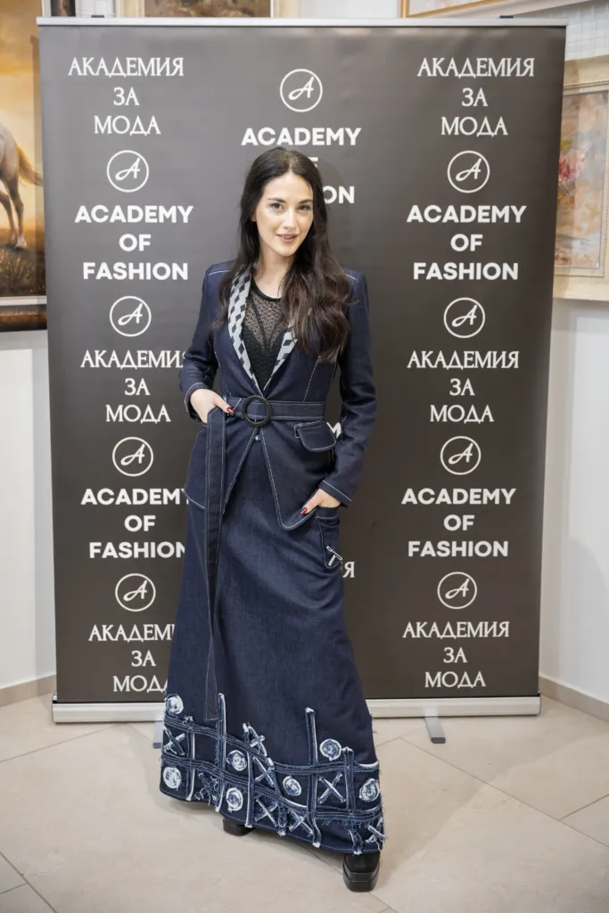 Лидия Ангелова в тоалет на Албена Иванова-Деянова. Фото: Академия за мода / Петър Станев