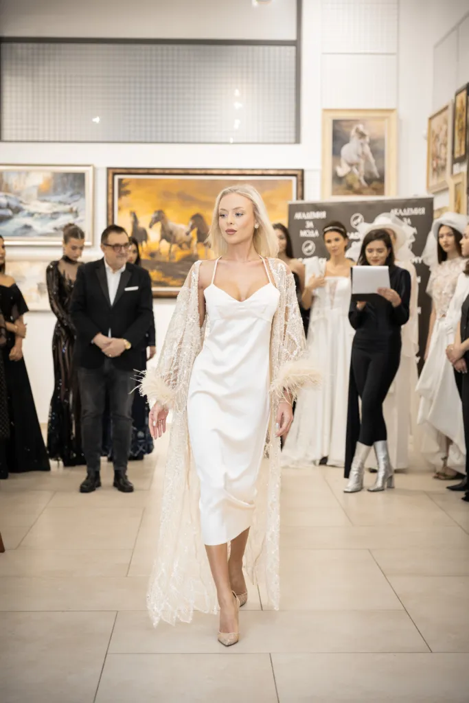 Екатерина Свечева в тоалет на Юлия Салакина. Фото: Академия за мода / Петър Станев