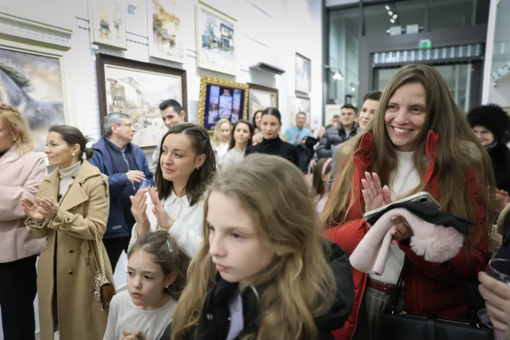 Гости на изложбата. Фото: Алма комуникация / Петър Станев