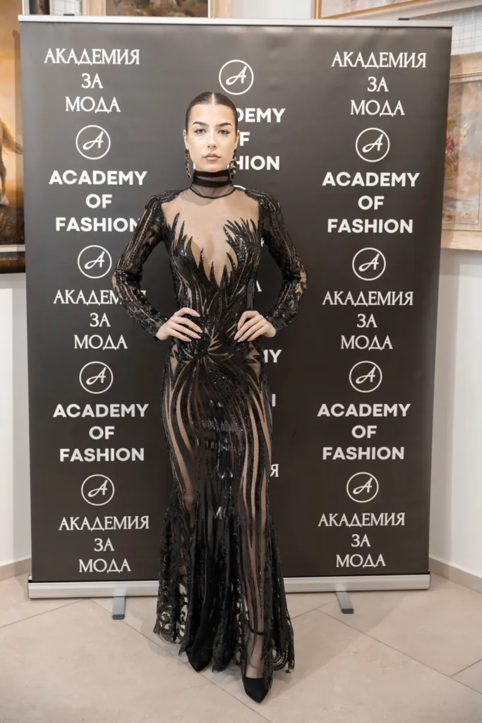 Нина Инджева в тоалет на Есил Дюран. Фото: Академия за мода / Петър Станев