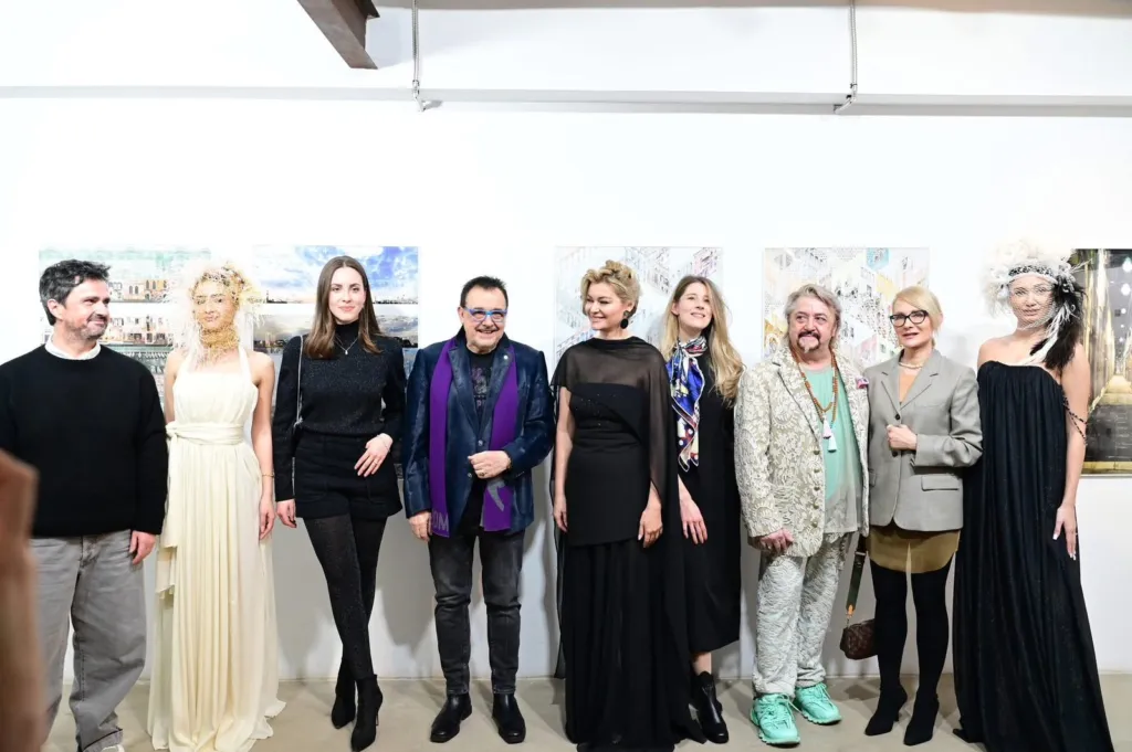 Николай Сърдъмов, Ивет Бианки, проф. Любомир Стойков, Десислава Зафирова, Олимпия Симопулу, Маурицио Пироло, Нели Радева, моделите Гергана Желева и Илияна Борисова с маски на Маурицио Пироло и с тоалети на Ивет Бианки. Фото: Алма комуникация / Антионио Георгиев