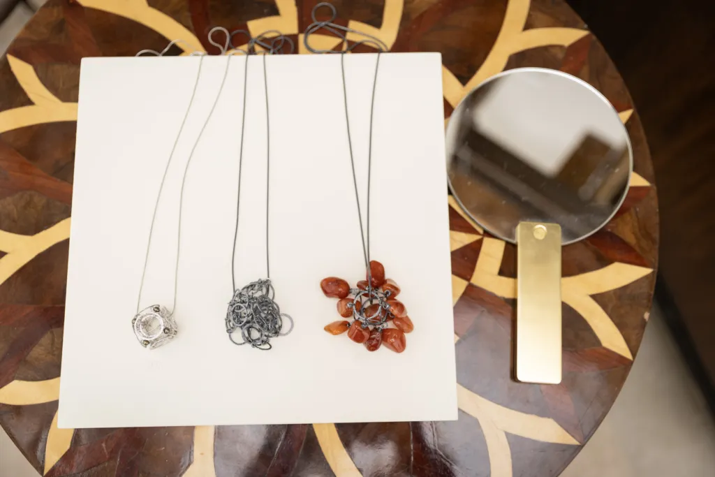 Бижута на Николай Сърдъмов.
Фото: Алма комуникация / Петър Станев