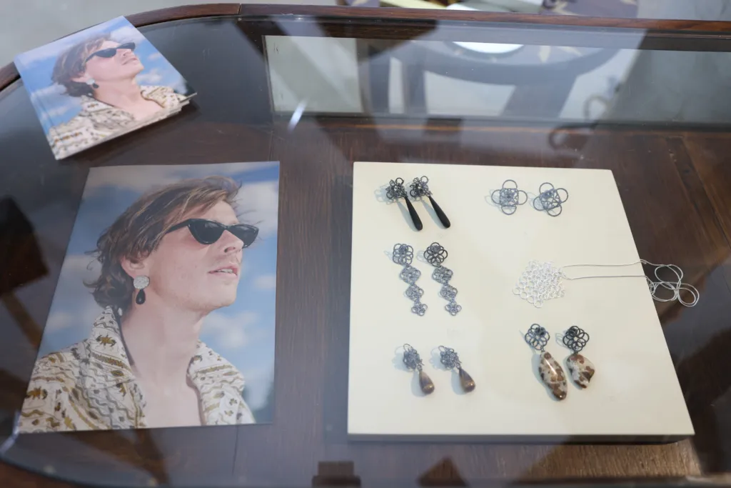 Бижута на Николай Сърдъмов.
Фото: Алма комуникация / Петър Станев