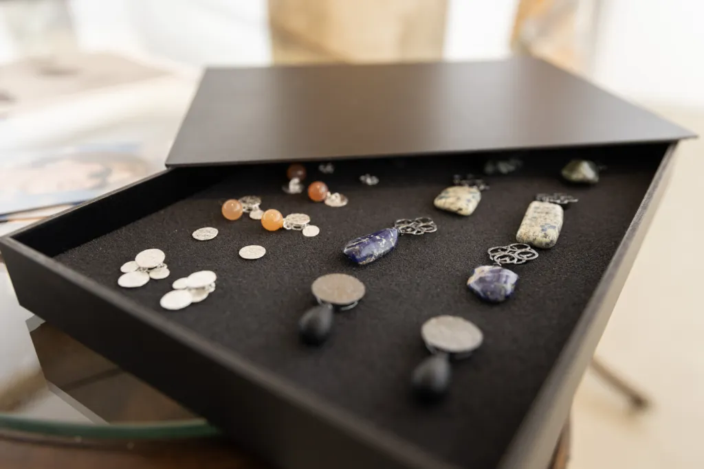 Бижута на Николай Сърдъмов.
Фото: Алма комуникация / Петър Станев