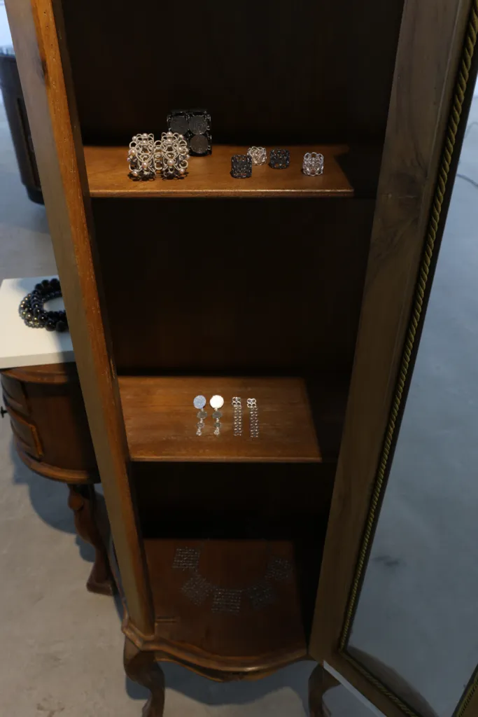 Бижута на Николай Сърдъмов. Фото: Алма комуникация / Петър Станев