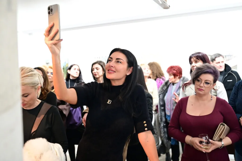 Момент от изложбата „Точки на пресичане“.
Фото: Алма комуникация / Антонио Георгиев