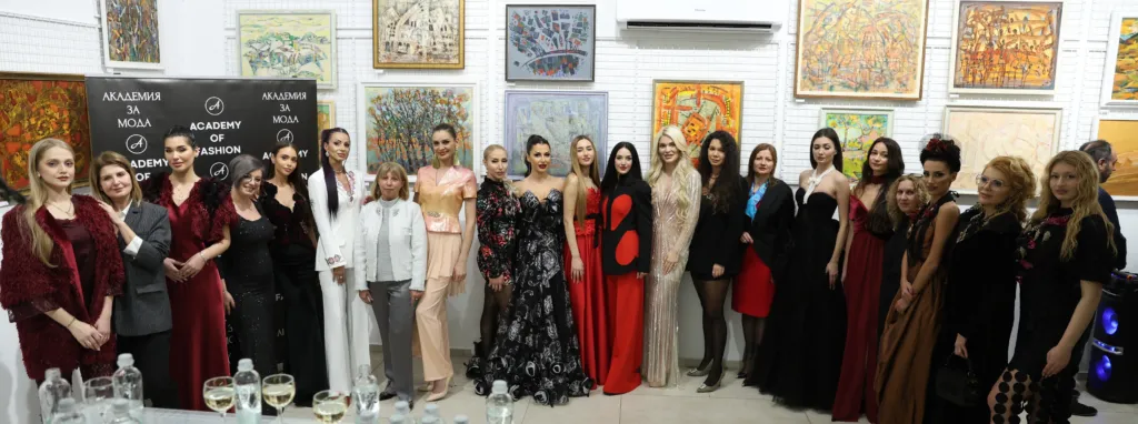 Модели и дизайнери, участвали във Вечерта на стила в памет на Валентино. Фото: Академия за мода / Петър Станев