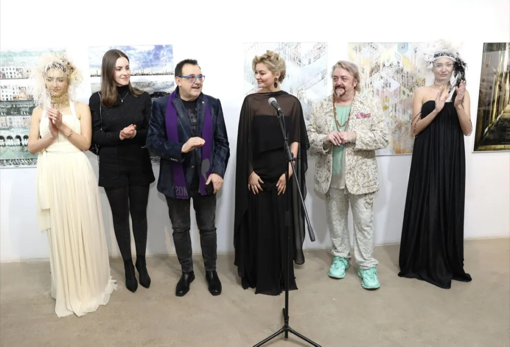 Ивет Бианки, проф. Любомир Стойков, Десислава Зафирова, Маурицио Пироло, моделите Илияна Борисова и Гергана Желева с маски на Маурицио Пироло и с тоалети на Ивет Бианки. Фото: Алма комуникация / Антонио Георгиев
Фото: Алма комуникация / Антонио Георгиев