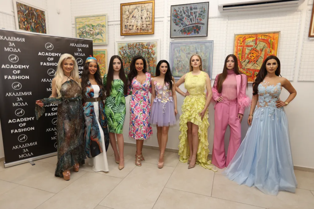 Моделите, участвали във „Вечер на стила: Springtime”. Фото: Академия за мода / Петър Станев