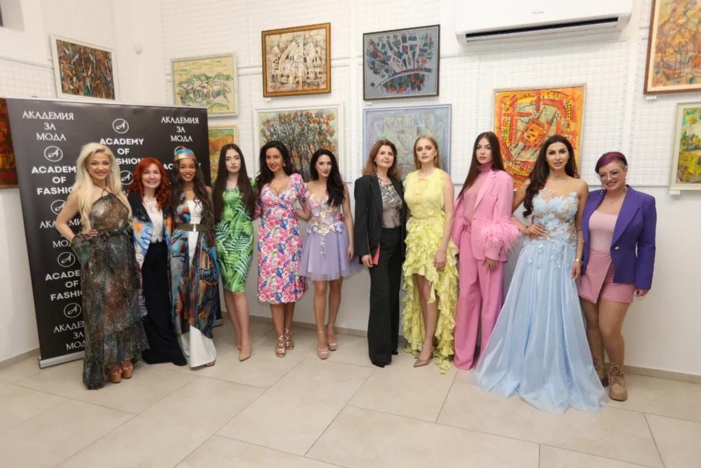 Модели и дизайнери, участвали във Вечерта на стила в памет на Валентино. Фото: Академия за мода / Петър Станев