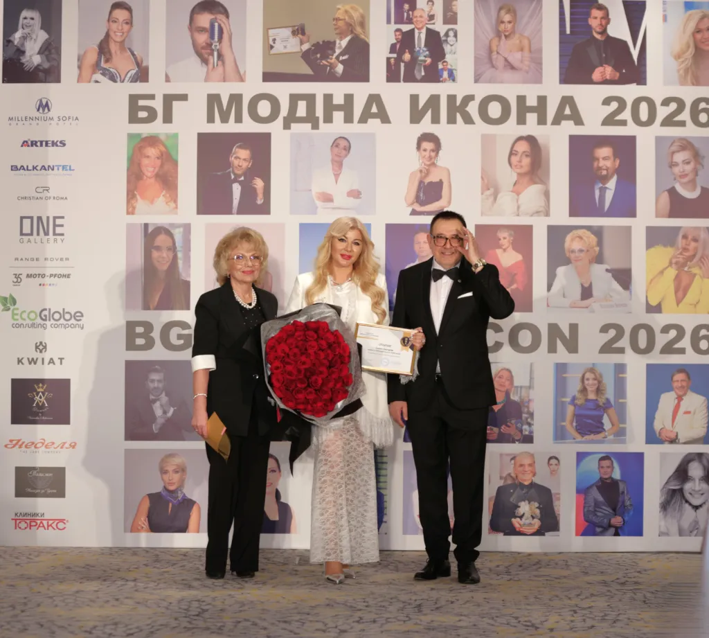 Валерия Велева, Силвия Джагарова и проф. Любомир Стойков. Фото: Академия за мода / Петър Станев